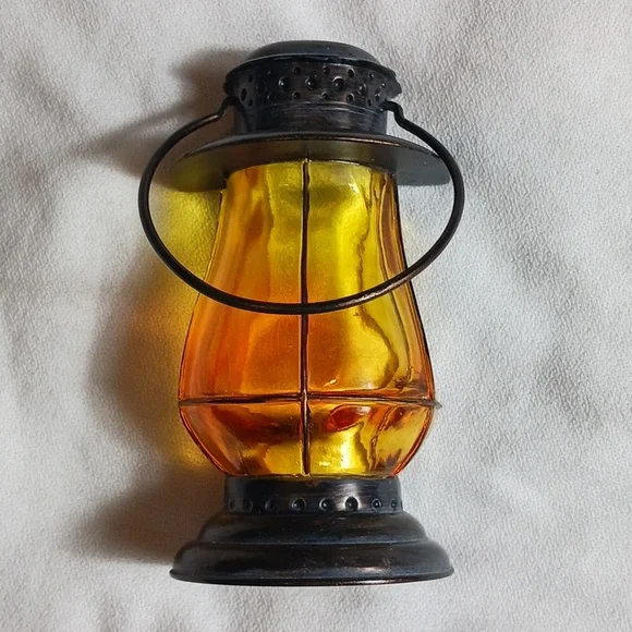 Miniature Oil Lantern Night Light Cover Wall Decor Victorian Amber Glow - Picture 4 of 6